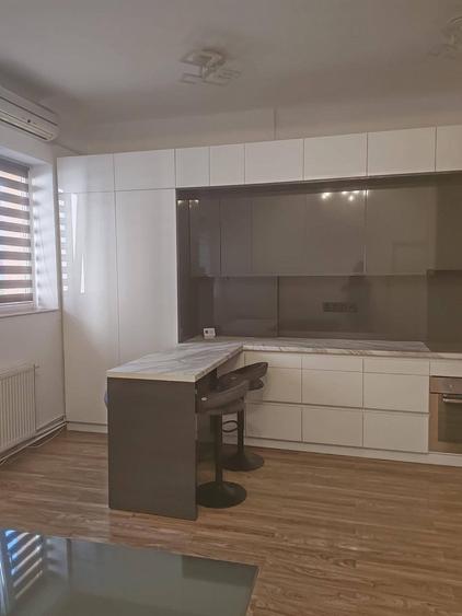 Apartament 3 Camere Spațios, 72 mp, Zonă Centrală, Renovat - 1