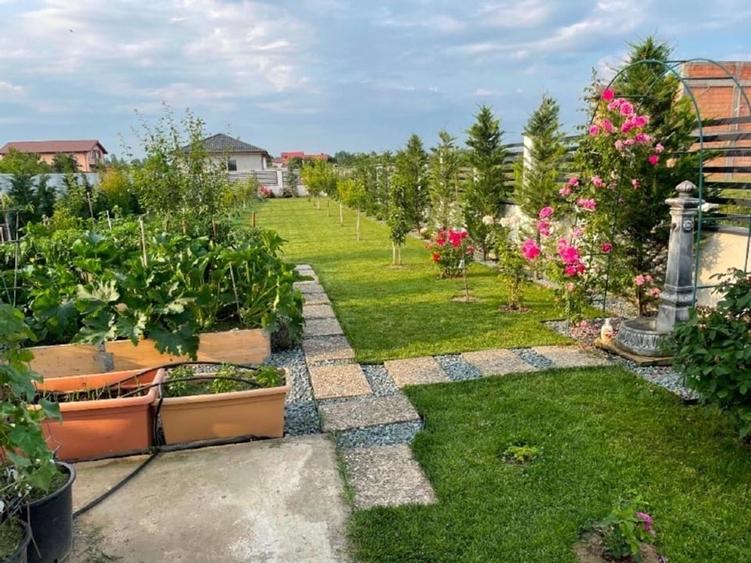 Teren anexa + livada, toate utilitățile - 16