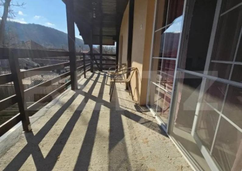 CASA SUPERBA CU 5 CAMERE, 168 MP, IN ?OIMU? LA 15 MINUTE - 16