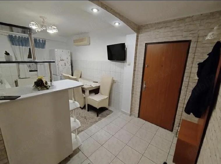 Vand apartament cu 3 camere Resita, zona Lunca - 4