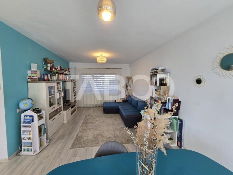 Casa de vanzare 5 camere 160mpu 3 bai 120mp teren liber zona Selimbar - 2