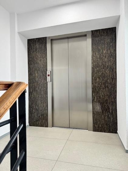 1 MAI - EXCLUSIVE OFFICE BUILDING - 8