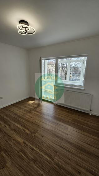 Apartament 3 camere, 3 balcoane, zona Piata Mare - 2