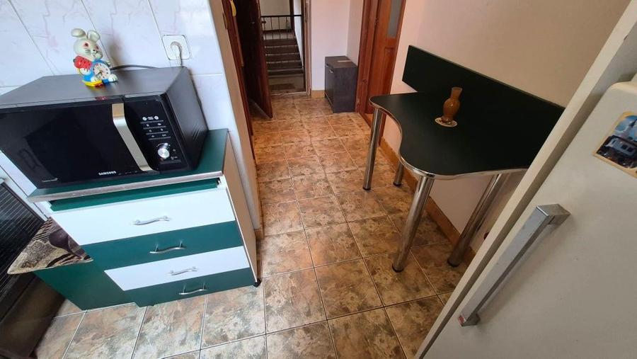 Garsoniera cu o camera confort 1 cu balcon mare si mobilata . - 6