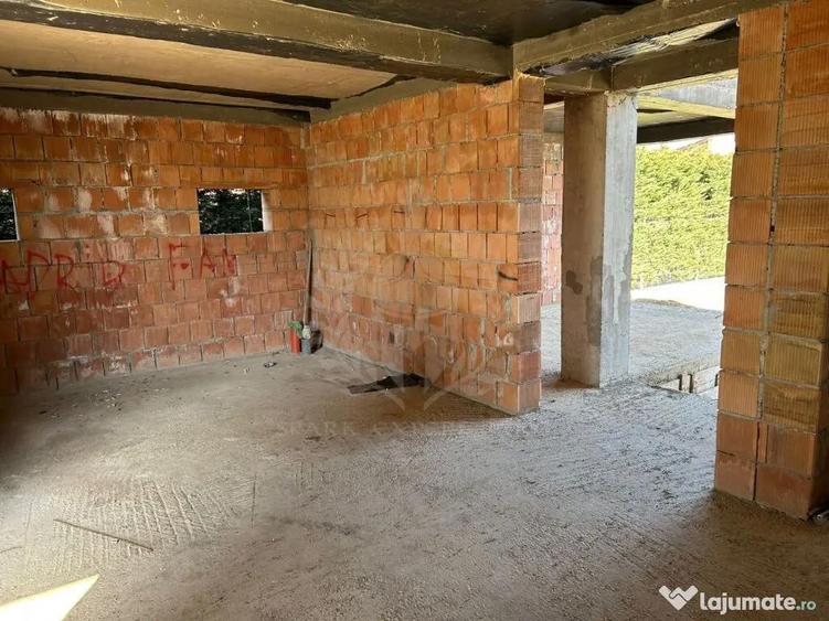 Casa la rosu. Strejnicu. 6 camere - 3