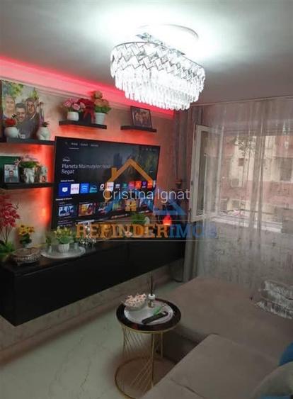 Apartament cu 3 camere, zona Nerva Traian