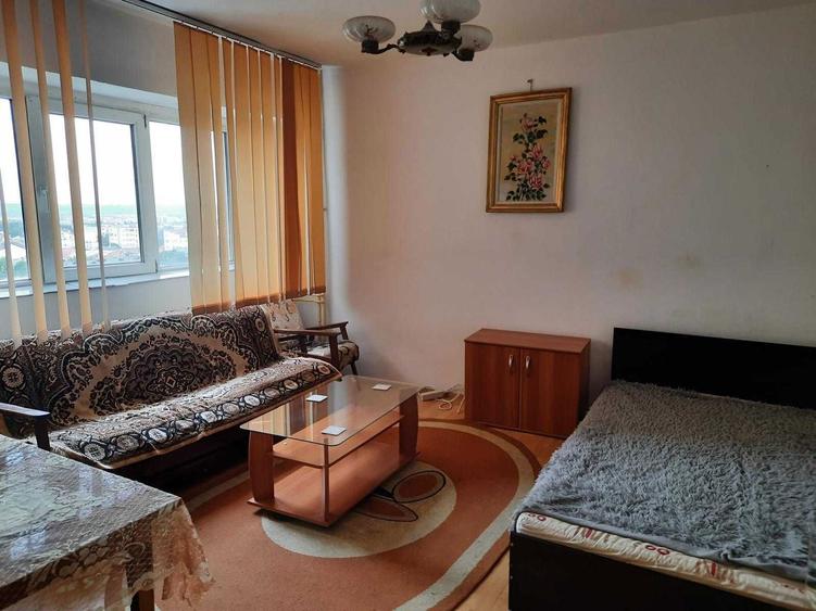 garsoniera calea bucuresti bloc carrefour - 1