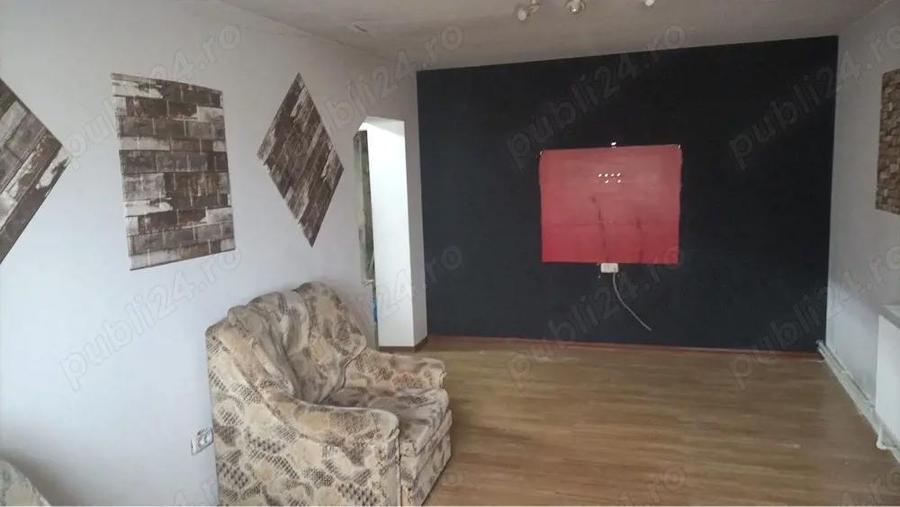 vind apartamet 3 camere centru Panciu - 2