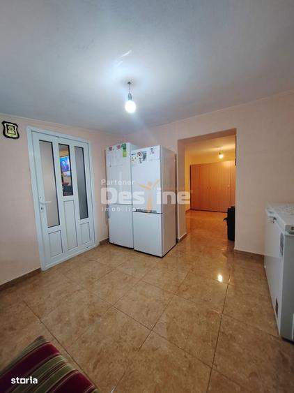 Imobil cu 2 constructii, anexe si 670 mp teren, utilitati racordate, B - 17