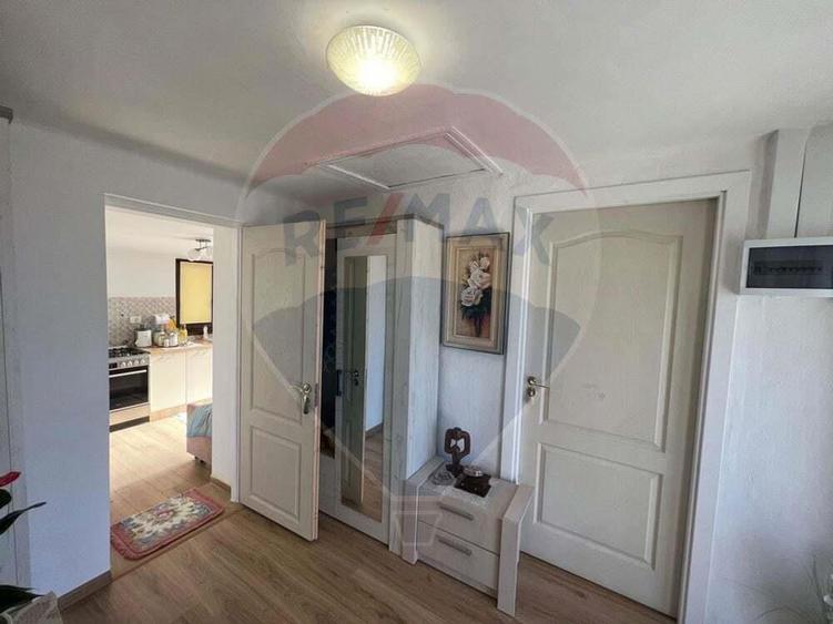 Casa Golesti cu 2 camere- teren 1296mp - 9