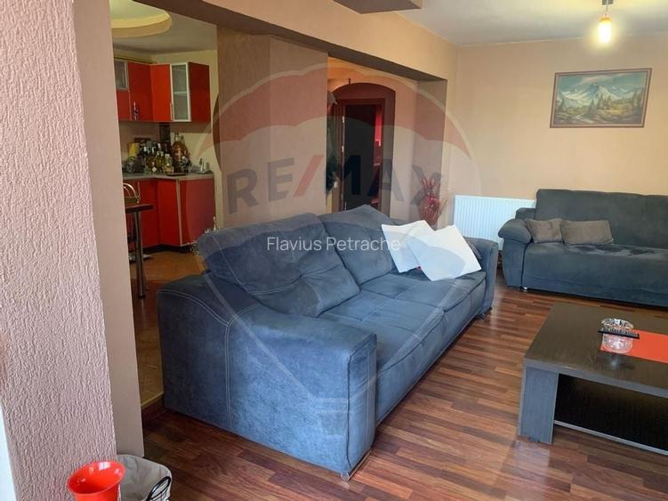 Apartament cu 3 camere decomandat, mobilat în Găvana 3