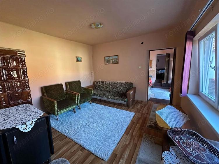 Casa Solida, pentru Familie extinsa, cu Gradina si Teren, Doclin - 8