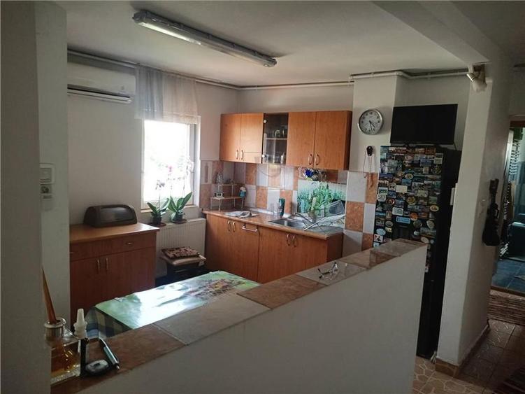 Apartament cu 2 camere decomandat, mobilat în Dâmbovița