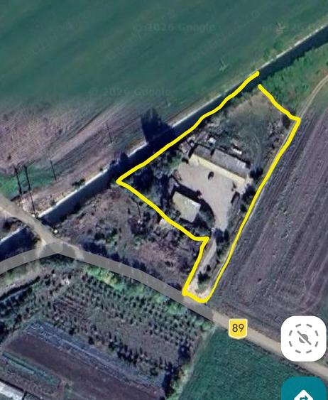 Teren de 3700 mp, în Poiana