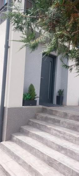 Casă cu 6 camere cu Teren 700 Mp în Aranghel