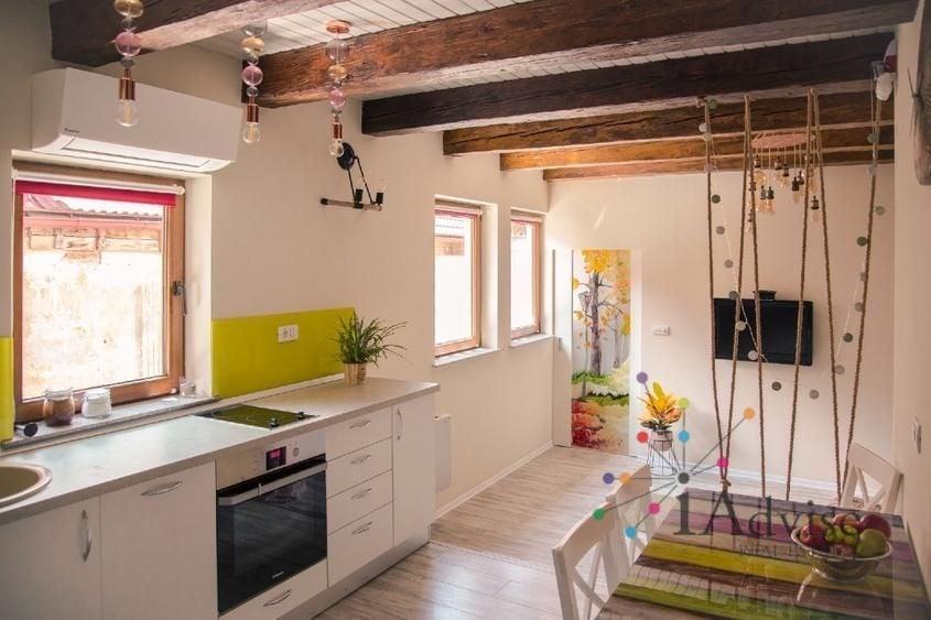 Apartament cu 5 camere decomandat, mobilat în Centrul Istoric