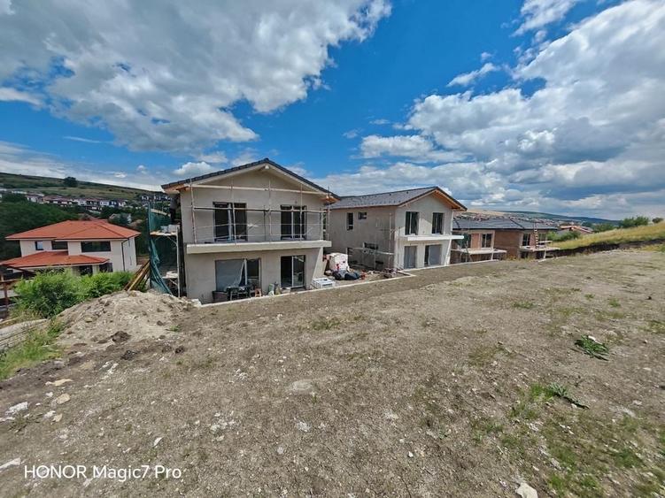 Casă cu 4 camere cu Teren 550 Mp în Chinteni