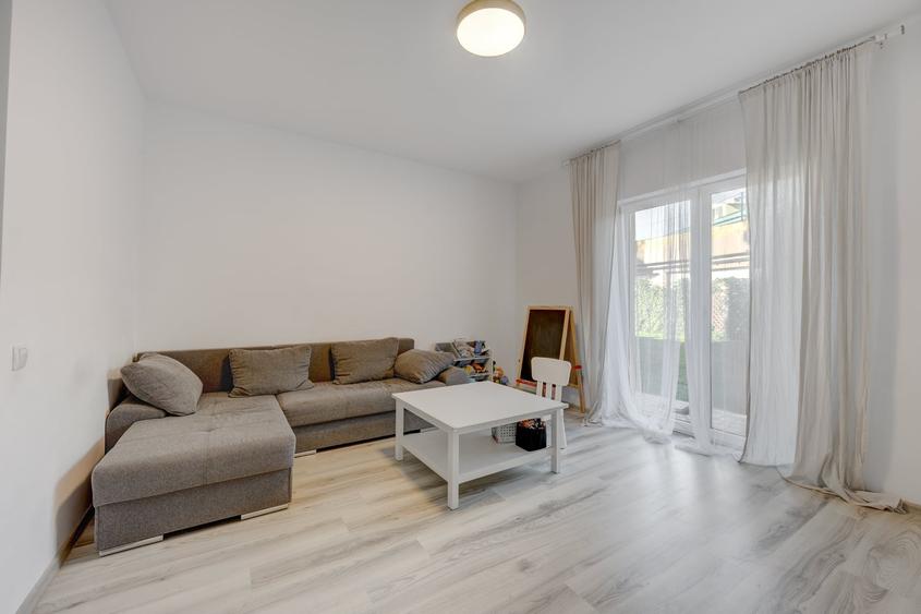 Apartament cu 3 camere decomandat în Ștefăneștii de Jos