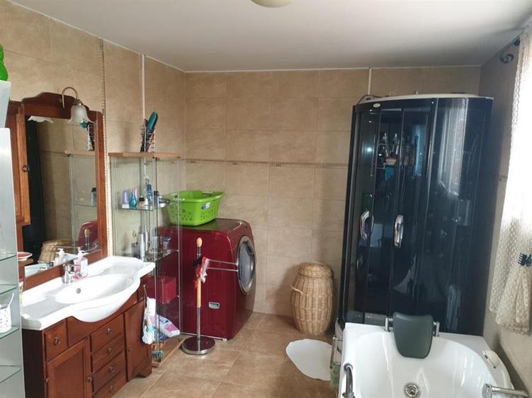 Vila 8 Camere si Curte  Spatiu Ideal pentru Familie Mare sau Investitie - 25