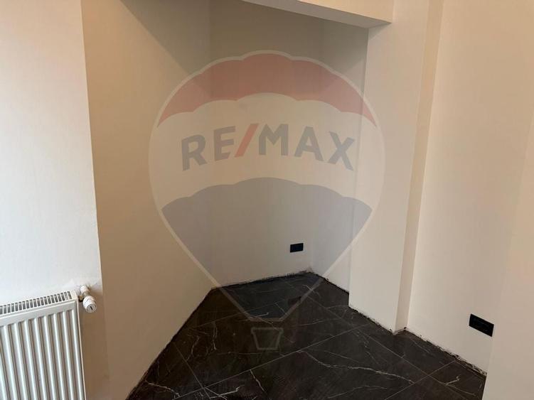 VANZARE Apartament cu 3 camere in zona Dacia - 1