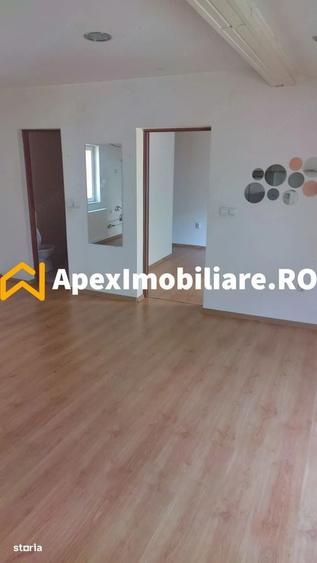 Apartament cu 2 camere decomandat în Victoriei