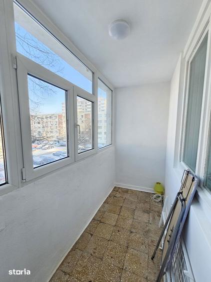 Apartament cu 3 camere decomandat, mobilat în Titan