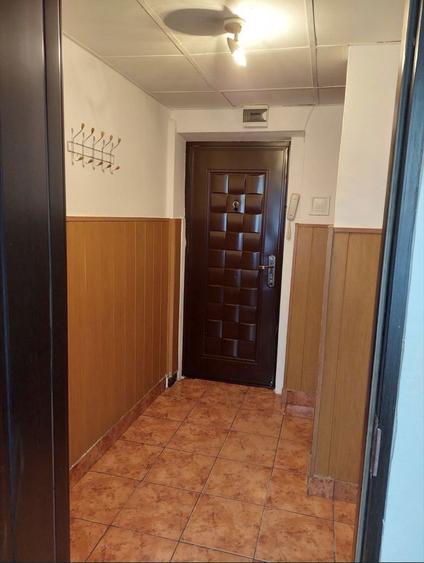 Vand Apartament 2 camere semidecomandat Cameliei bl 42 - 6