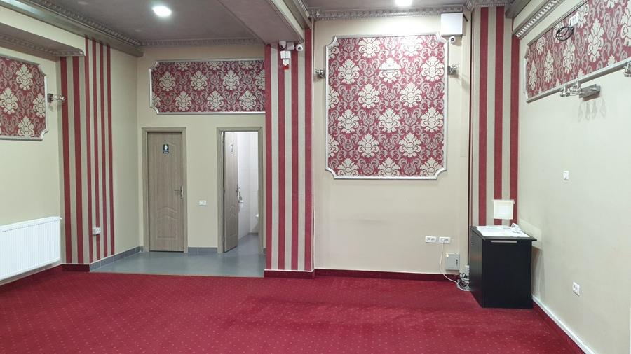 Dau in chirie spatiu comercial amenajat Arad, Poetului, 54 mp , parter bloc - 4