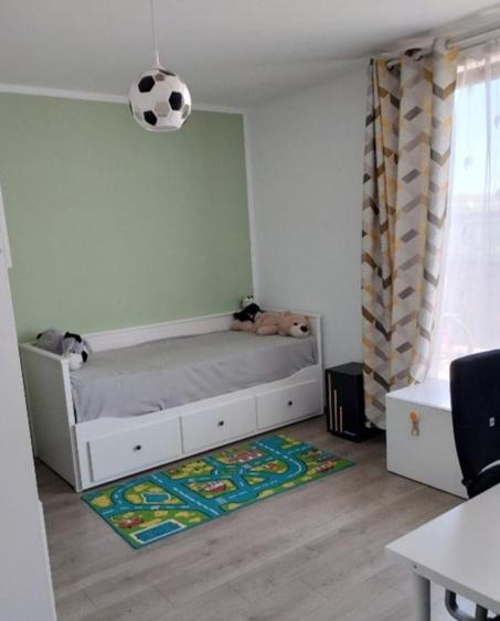 Apartament cu 3 camere decomandat, mobilat în Mărăști