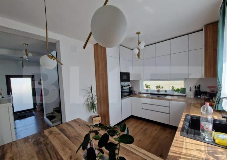 Vila superba in Livezeni, independenta energetic - 7