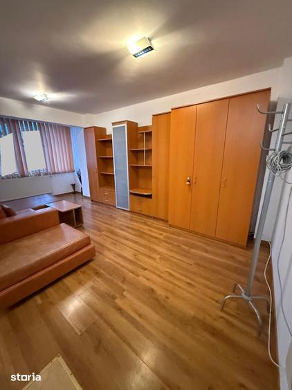 Apartament cu 3 camere decomandat în George Enescu