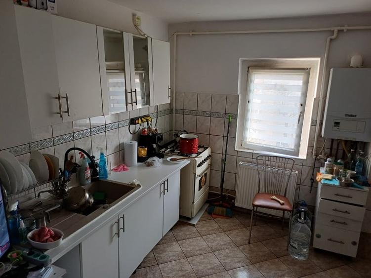 APARTAMENT 3 CAMERE DE VINZARE - 13