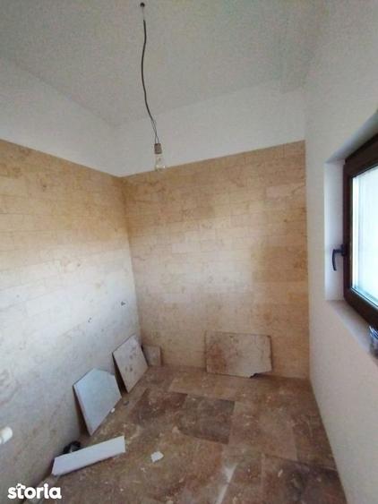 Casă cu 5 camere cu Teren 617 Mp în Snagov