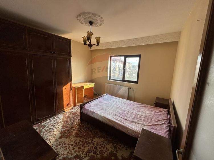 Apartament cu 3 camere decomandat de închiriat în zona Hotvon et.3 - 3