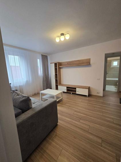 Ap 2Cam prima inchiriere, renovat, bloc T3,langa Gen. Nr. 3 Marasesti - 2