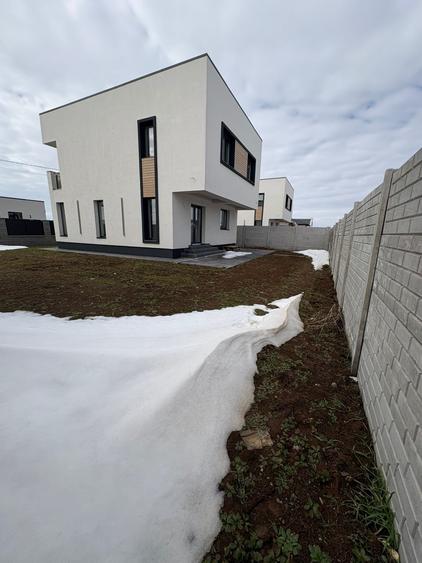 Casa Individuala - Parter + Etaj - Teren 360 mp - Mutare Imediata - 14