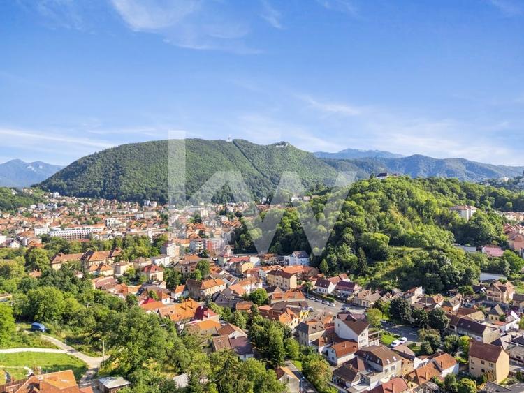 Proprietate unică cu priveliște spectaculoasă în inima Brașovului - 1
