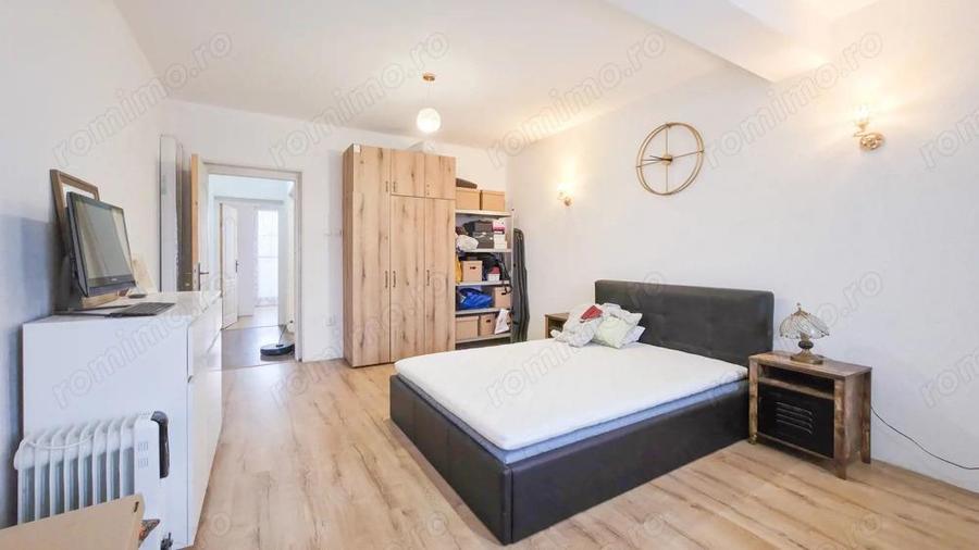 Casa 11 camere cu livada pe Strada Republicii, Dragomire?ti-Deal - 1