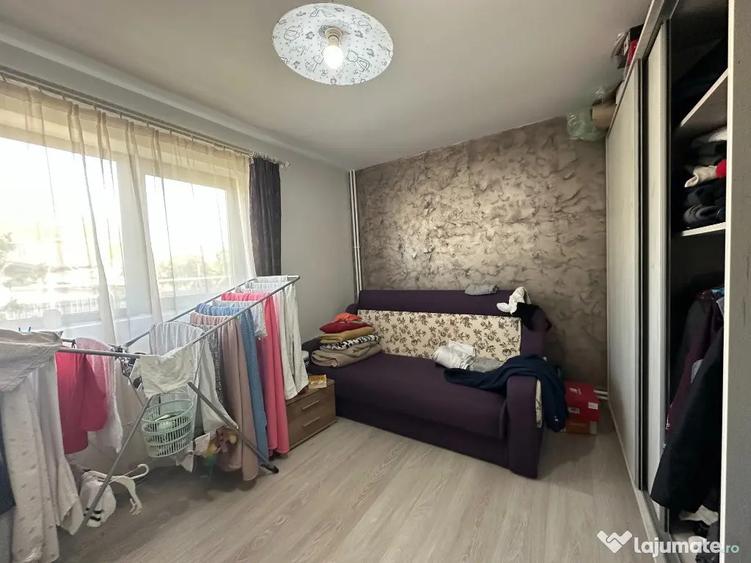 Casă cu 5 camere cu Teren 3784 Mp în Cornești