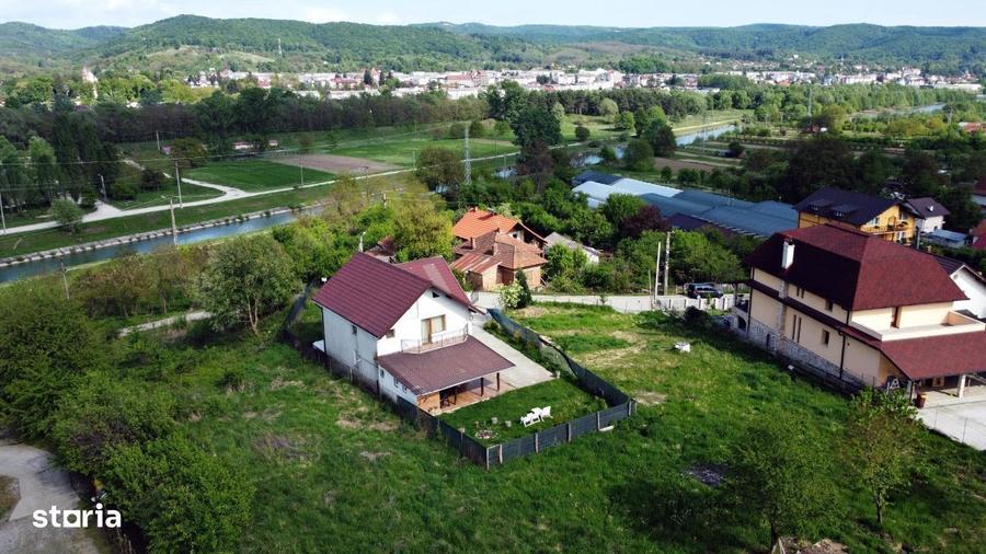 Casă cu 4 camere în Curtea de Argeș
