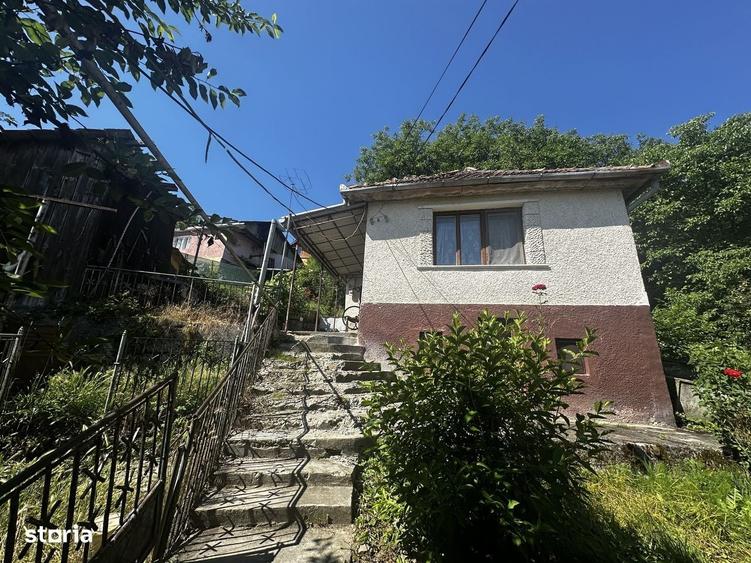 Casă cu 3 camere cu Teren 1124 Mp în Central