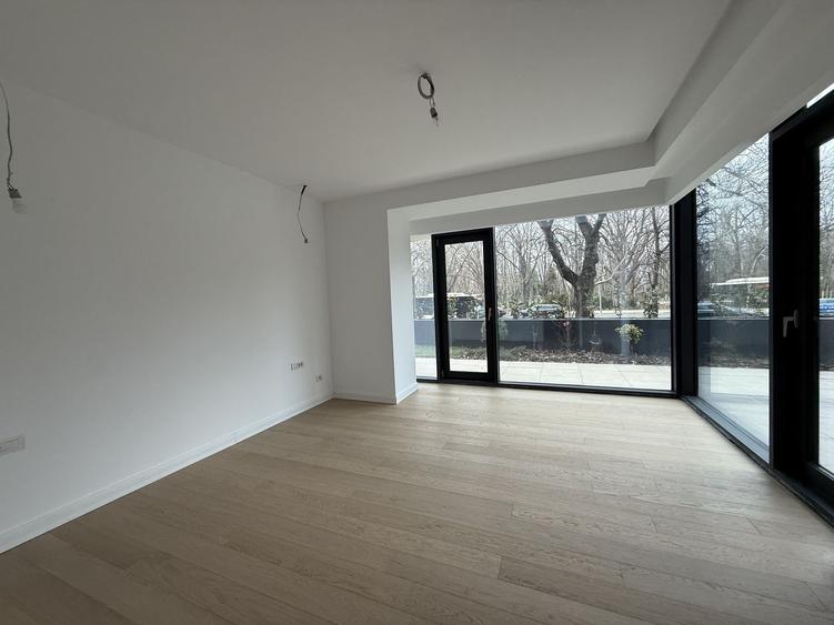 Apartament cu 3 camere decomandat în Arcul de Triumf