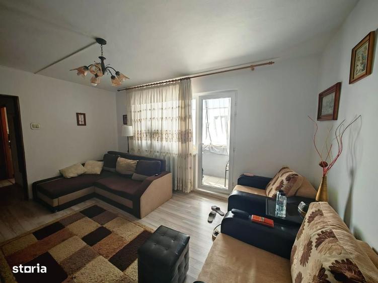 Apartament cu 3 camere semidecomandat în Valea Rosie