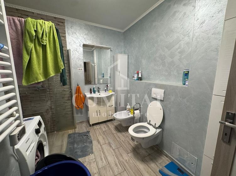 Apartament cu 4 camere semidecomandat, mobilat în Florești