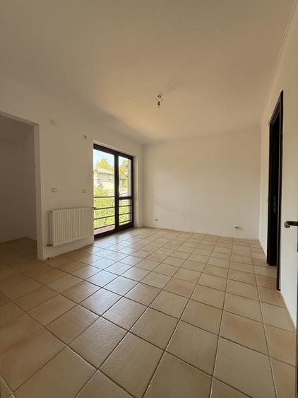 Casă cu 4 camere în Ștefănești