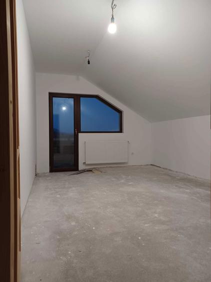Casă cu 4 camere în Răscruci