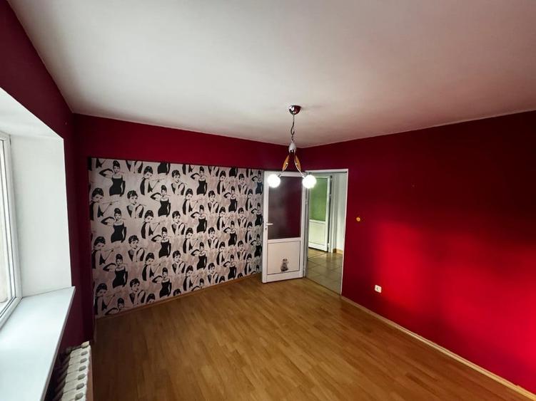 Apartament cu 3 camere decomandat în Semicentral