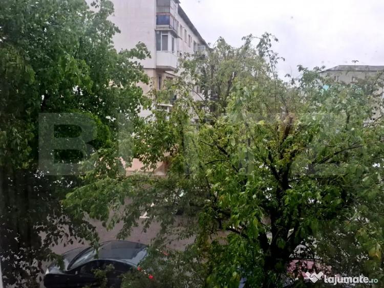 Apartament cu 3 camere decomandat în Micro 6