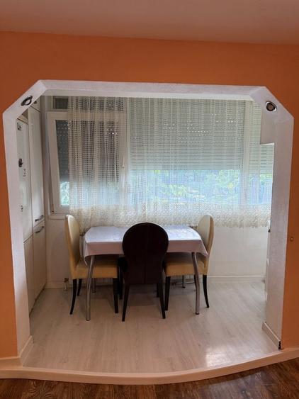 Apartament cu 3 camere decomandat în Milcov