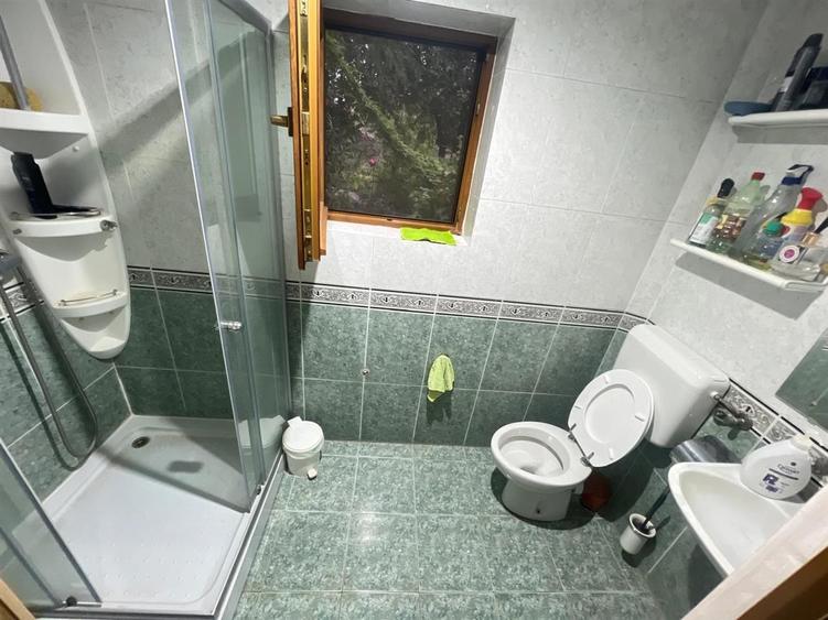 Casă individuală cu 8 camere cu Canalizare în Giarmata